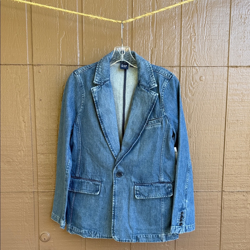 GAP NWT Classic Blue Denim Jacket
